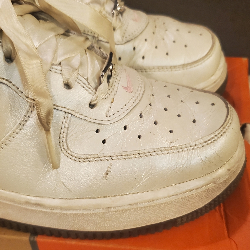 Nike Women's Air Force 1 - White/Metallic Pewter-Perfect Pink - Picture 15 of 16
